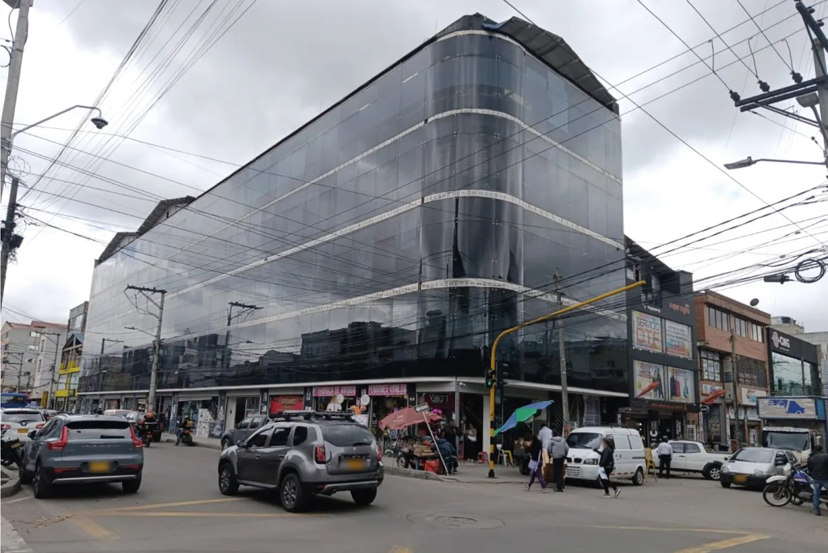 Edificio de la oficina de Marketing CPE en la Calle 10 #27-05, Bogotá