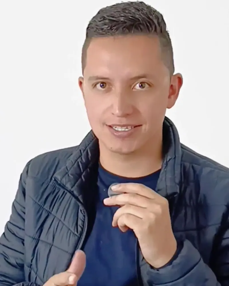 Sebastián Torres explicando cómo trabaja las campañas de Google Ads
